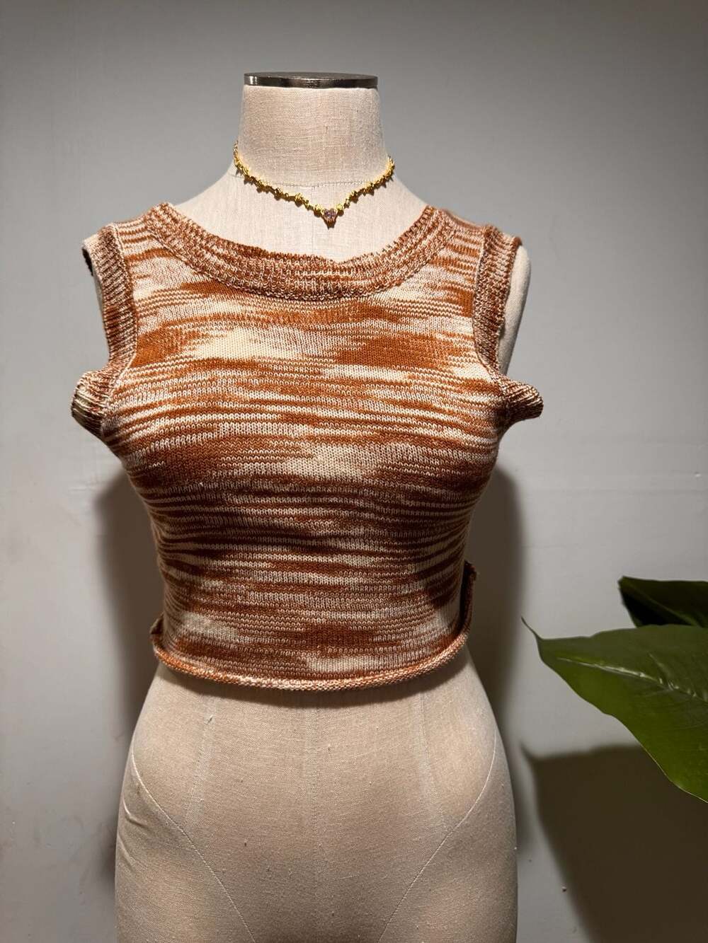 Beige Twist Back Knit Crop Tank Top Size Small